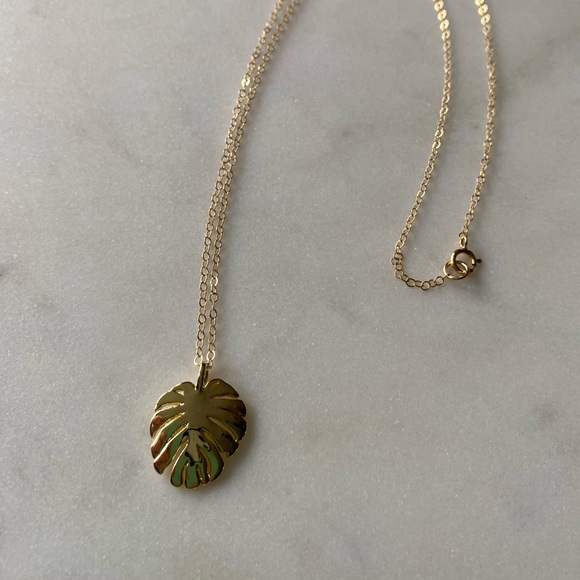 14k Gold Filled Monstera Leaf 18” Necklace - Picture 2 of 2